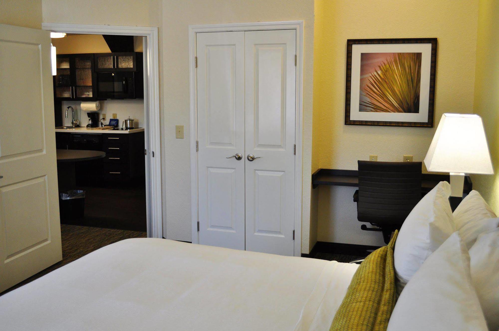 Candlewood Suites Bay City By Ihg Экстерьер фото