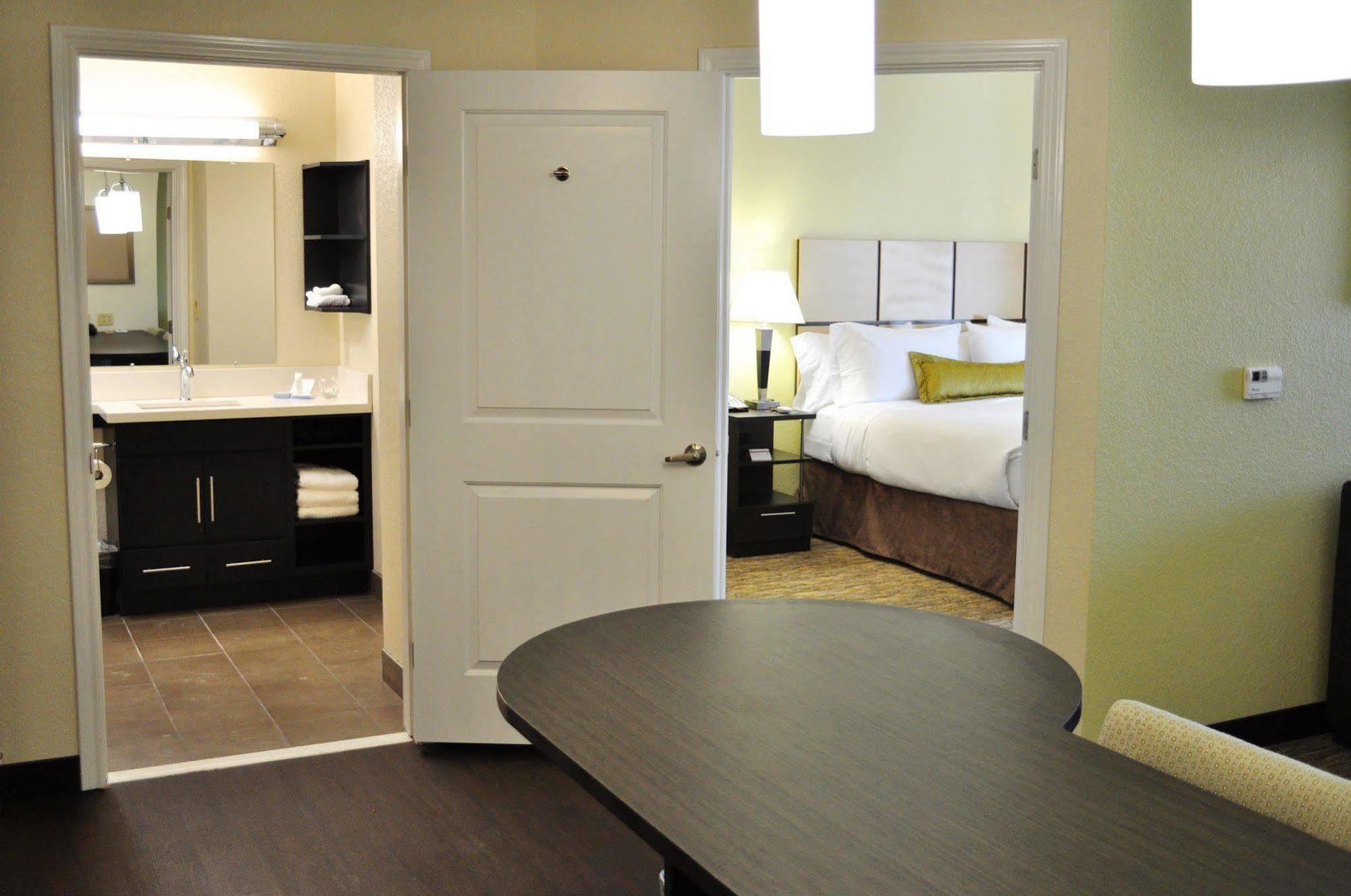 Candlewood Suites Bay City By Ihg Экстерьер фото