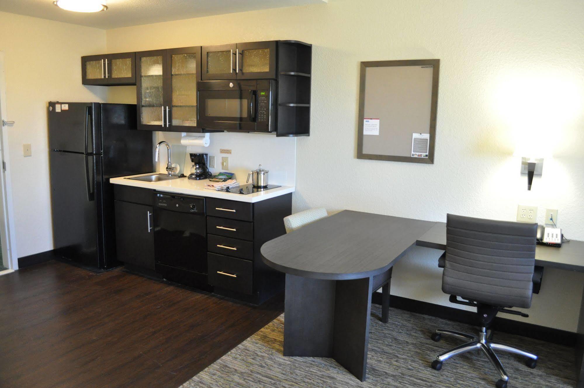 Candlewood Suites Bay City By Ihg Экстерьер фото