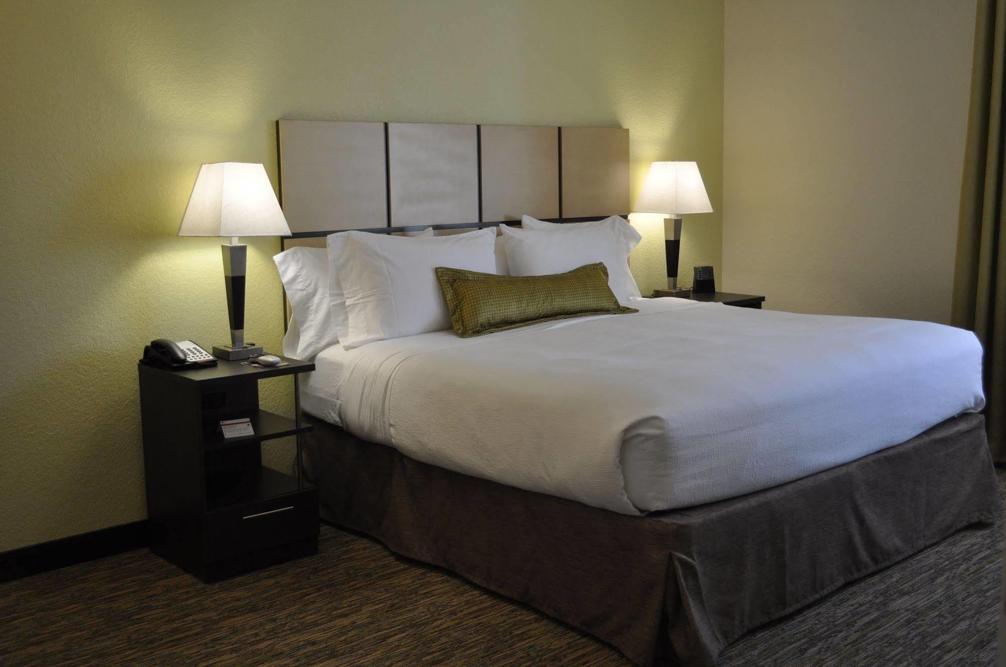 Candlewood Suites Bay City By Ihg Экстерьер фото